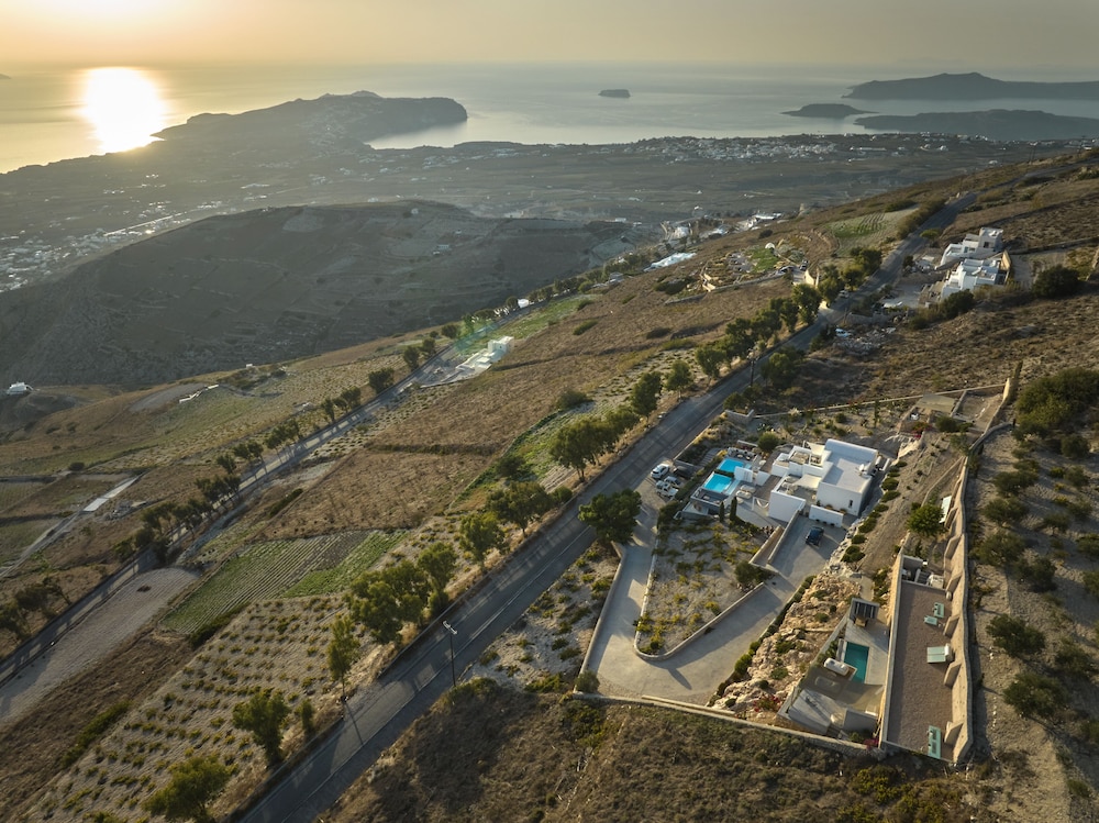 Santorini Heights — Hotel building in Perissa, South Aegean