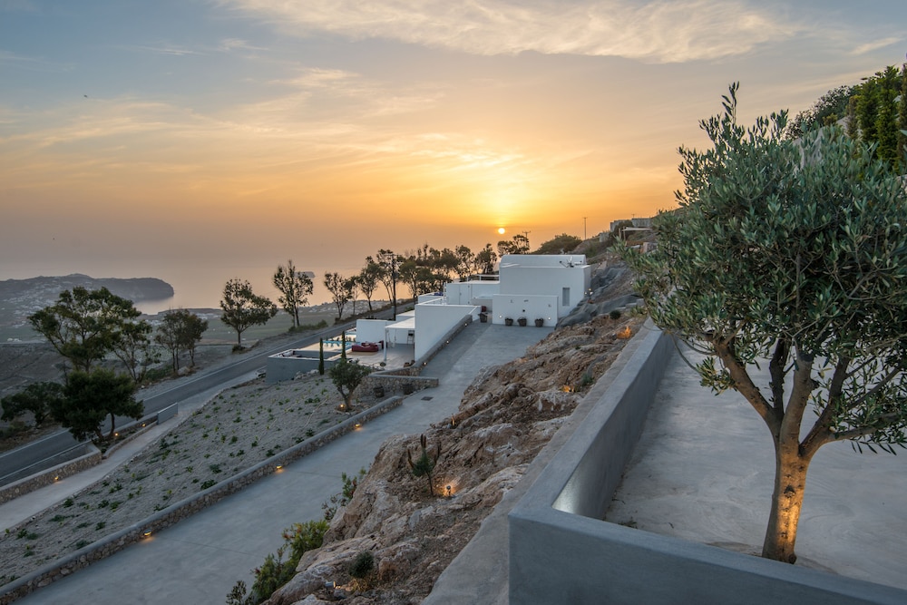Santorini Heights — Hotel building in Perissa, South Aegean