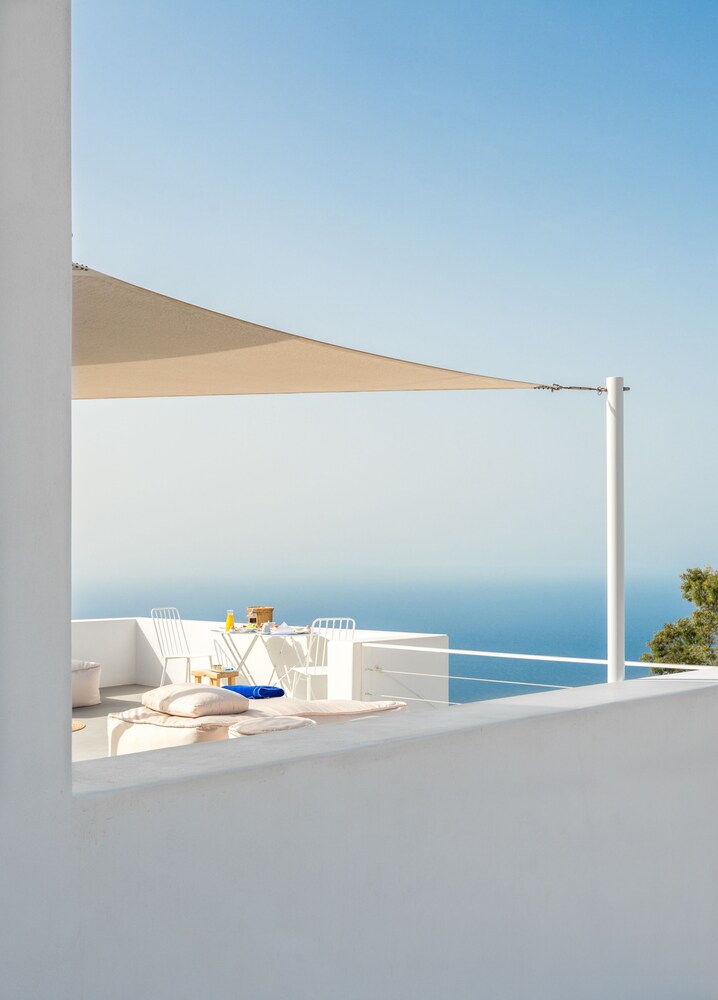 Santorini Heights — Hotel building in Perissa, South Aegean