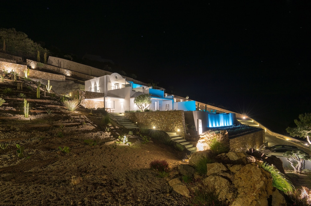 Santorini Heights — Hotel building in Perissa, South Aegean