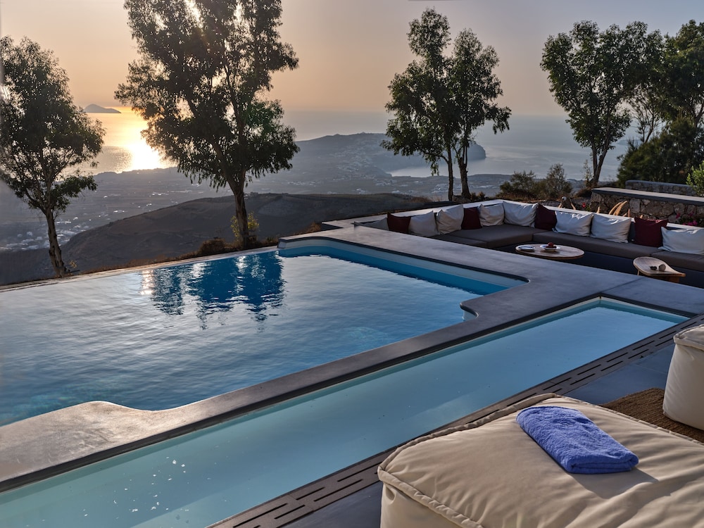 Santorini Heights — Main photo in Perissa, South Aegean
