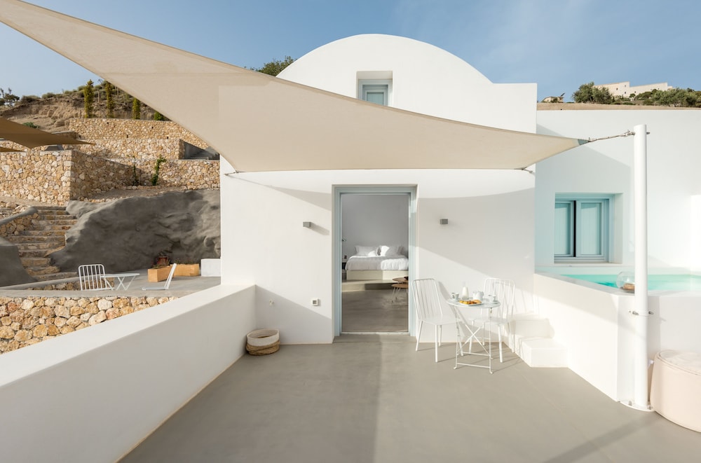 Santorini Heights — Hotel building in Perissa, South Aegean
