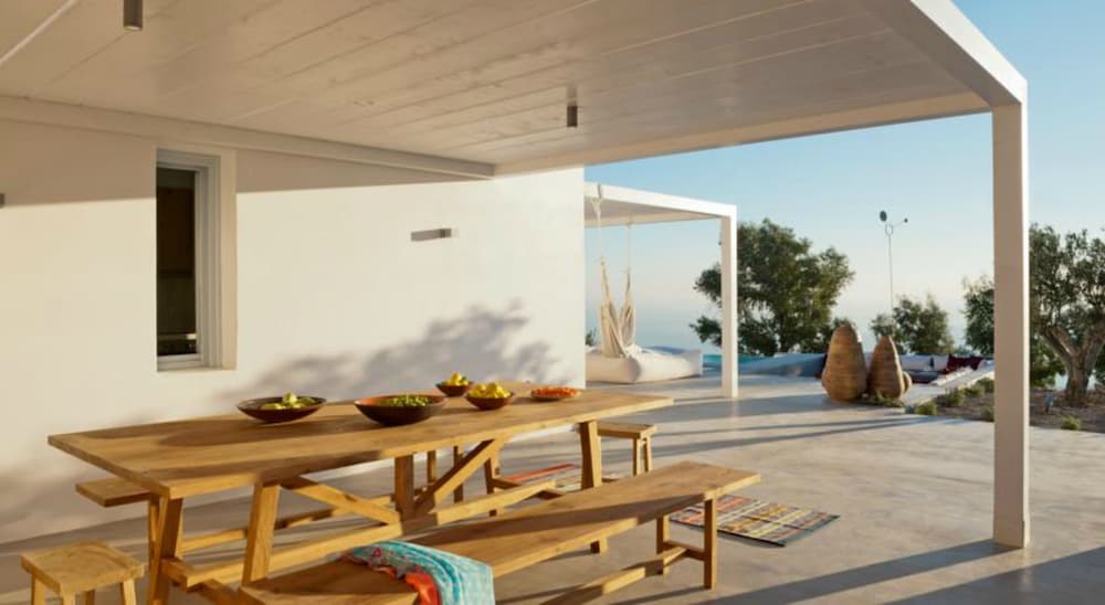 Santorini Heights — Restaurant & bars in Perissa, South Aegean