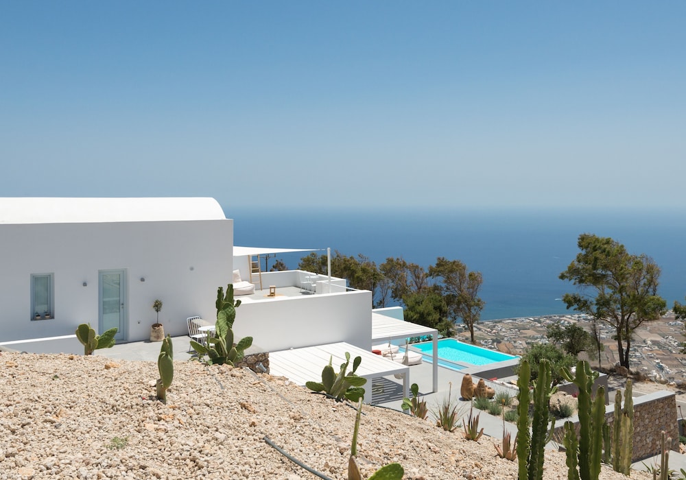 Santorini Heights — Hotel building in Perissa, South Aegean