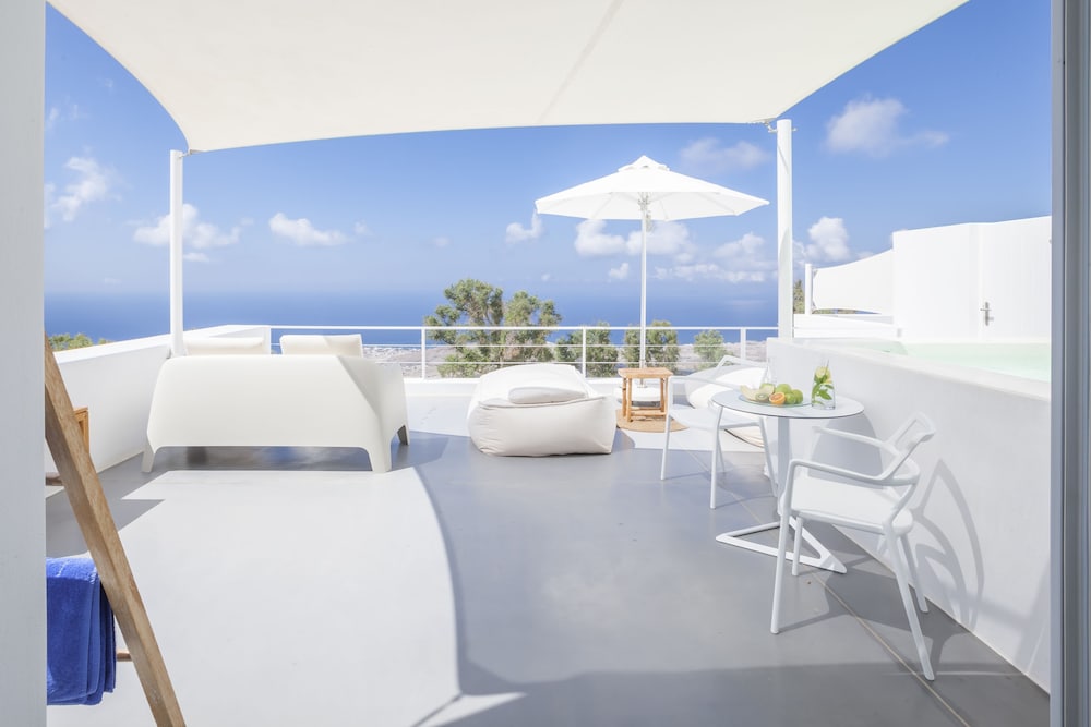 Santorini Heights — Restaurant & bars in Perissa, South Aegean