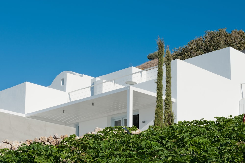 Santorini Heights — Hotel building in Perissa, South Aegean