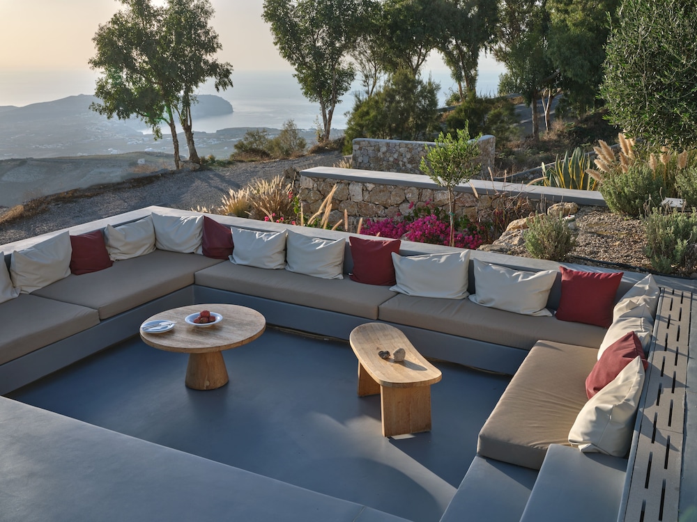 Santorini Heights — Hotel building in Perissa, South Aegean