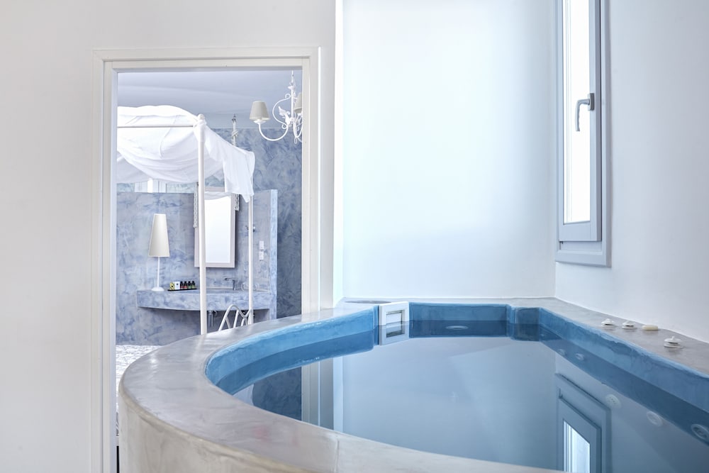 Orabel Suites — Hotel rooms in Aghios Georgios (Santorini), South Aegean