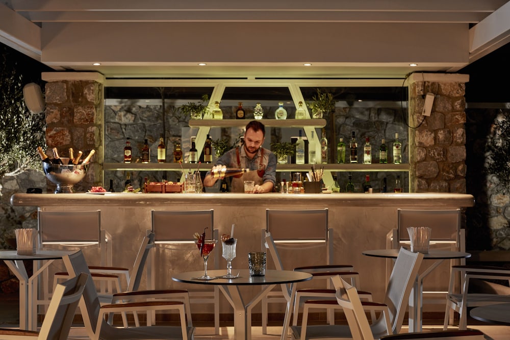 Orabel Suites — Restaurant & bars in Aghios Georgios (Santorini), South Aegean