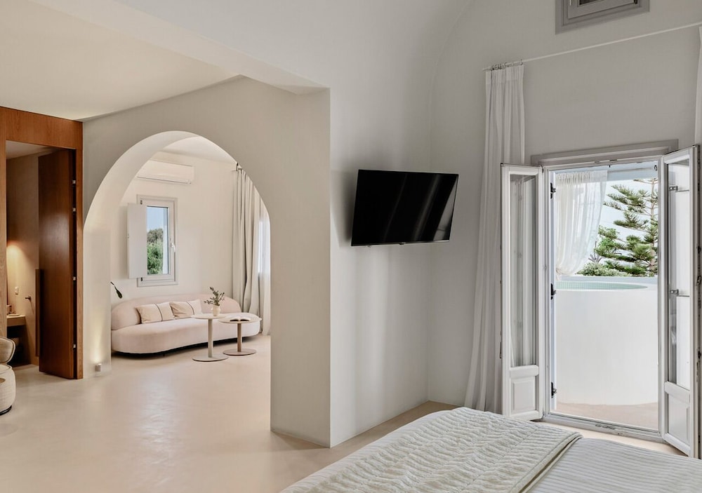 Orabel Suites — Hotel rooms in Aghios Georgios (Santorini), South Aegean