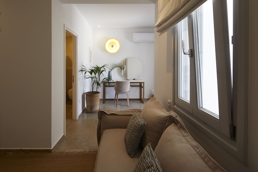 Orabel Suites — Hotel rooms in Aghios Georgios (Santorini), South Aegean