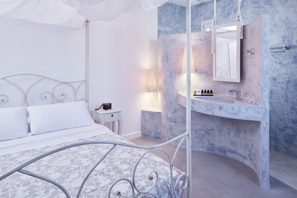 Orabel Suites — Hotel rooms in Aghios Georgios (Santorini), South Aegean