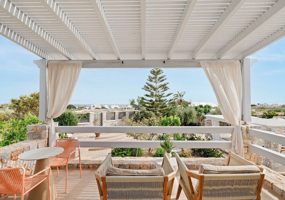 Orabel Suites — Hotel building in Aghios Georgios (Santorini), South Aegean
