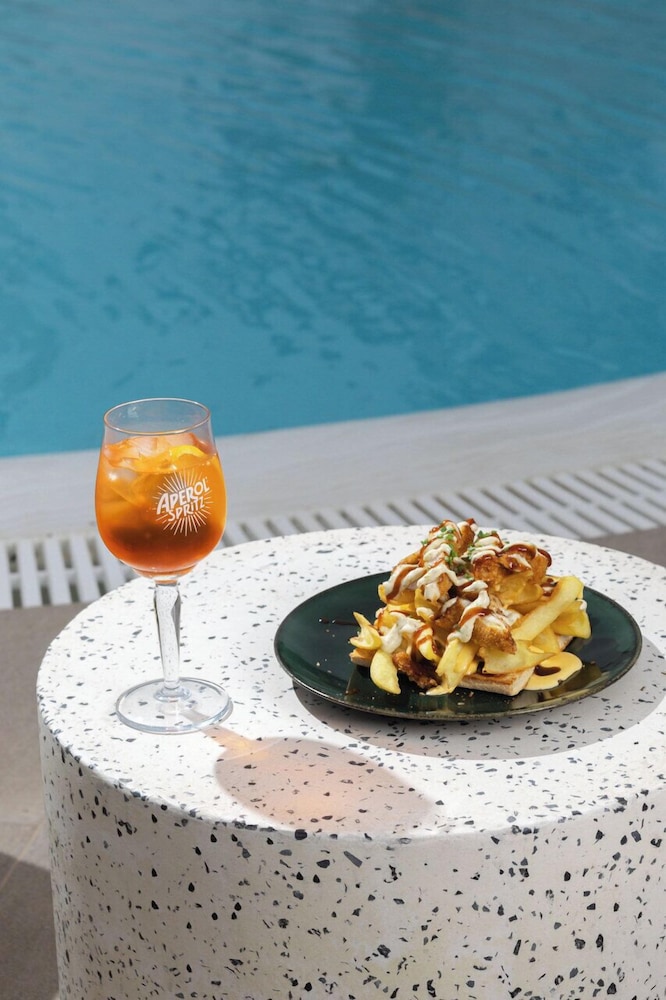 Orabel Suites — Restaurant & bars in Aghios Georgios (Santorini), South Aegean