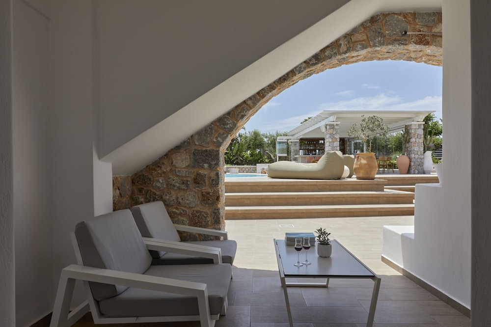 Orabel Suites — Restaurant & bars in Aghios Georgios (Santorini), South Aegean