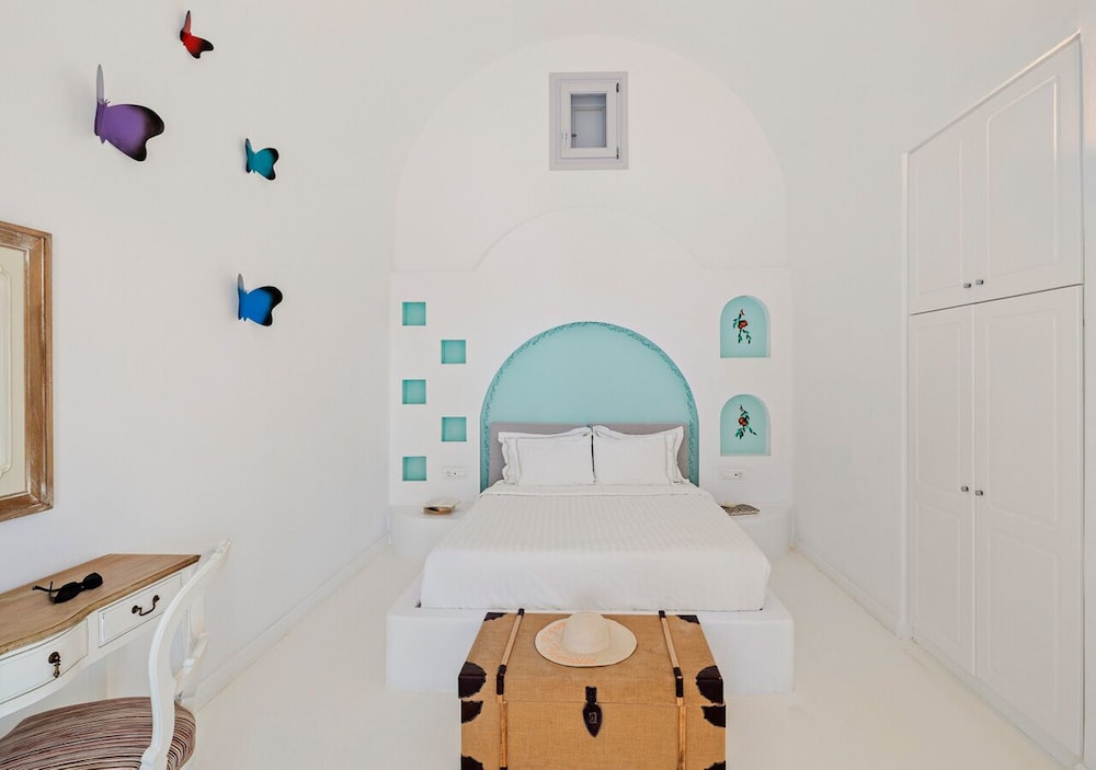 Orabel Suites — Hotel rooms in Aghios Georgios (Santorini), South Aegean