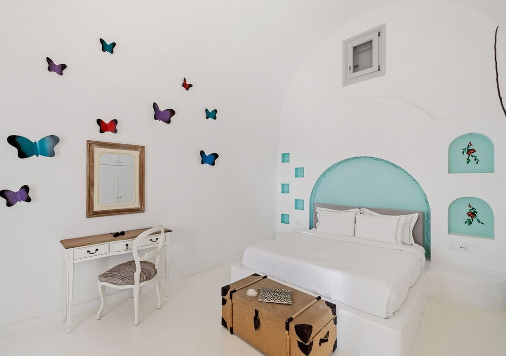 Orabel Suites — Hotel rooms in Aghios Georgios (Santorini), South Aegean
