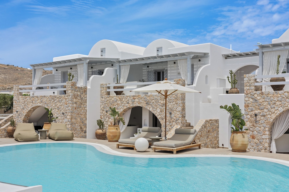 Orabel Suites — Hotel building in Aghios Georgios (Santorini), South Aegean
