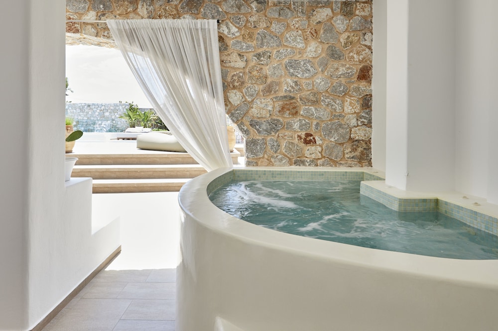 Orabel Suites — Spa in Aghios Georgios (Santorini), South Aegean