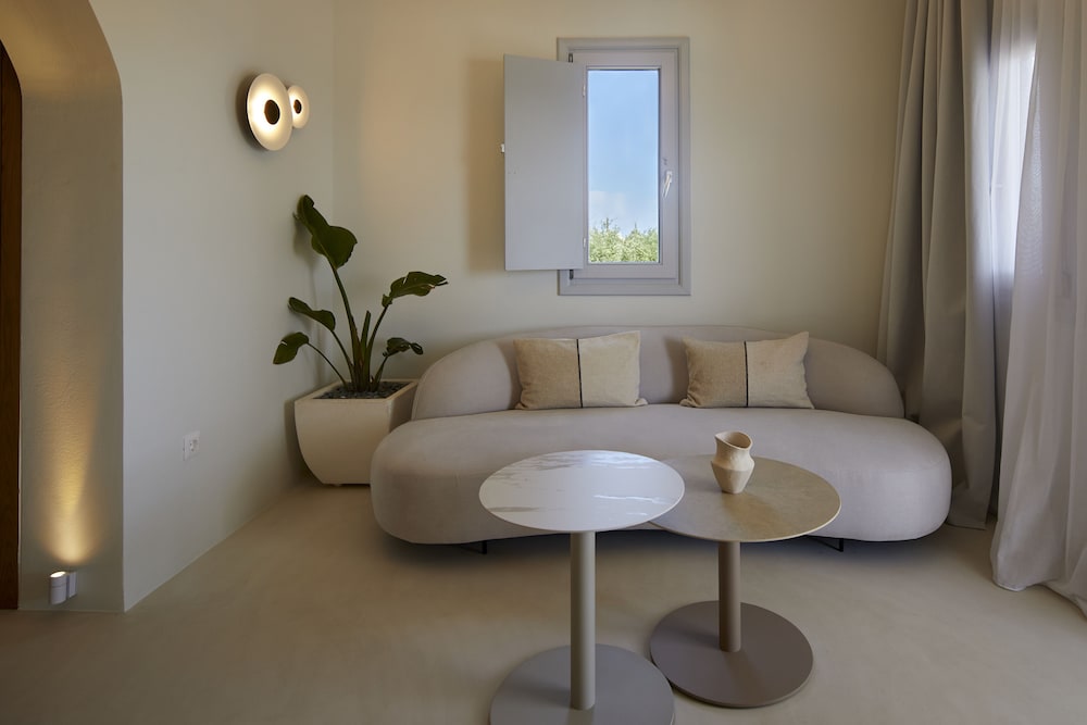 Orabel Suites — Hotel rooms in Aghios Georgios (Santorini), South Aegean