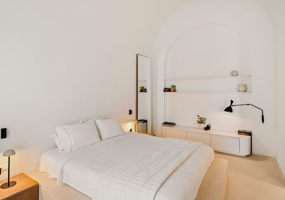 Orabel Suites — Hotel rooms in Aghios Georgios (Santorini), South Aegean