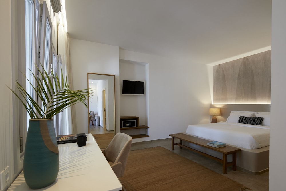 Orabel Suites — Hotel rooms in Aghios Georgios (Santorini), South Aegean