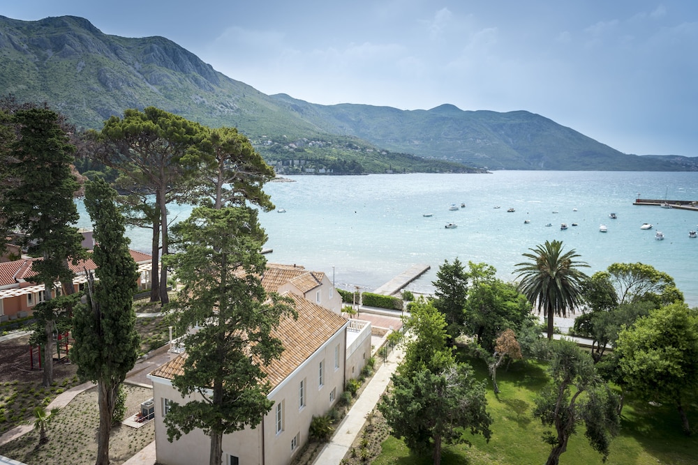Sheraton Dubrovnik Riviera Hotel — Hotel rooms in Srebreno, Dubrovnik-Neretva