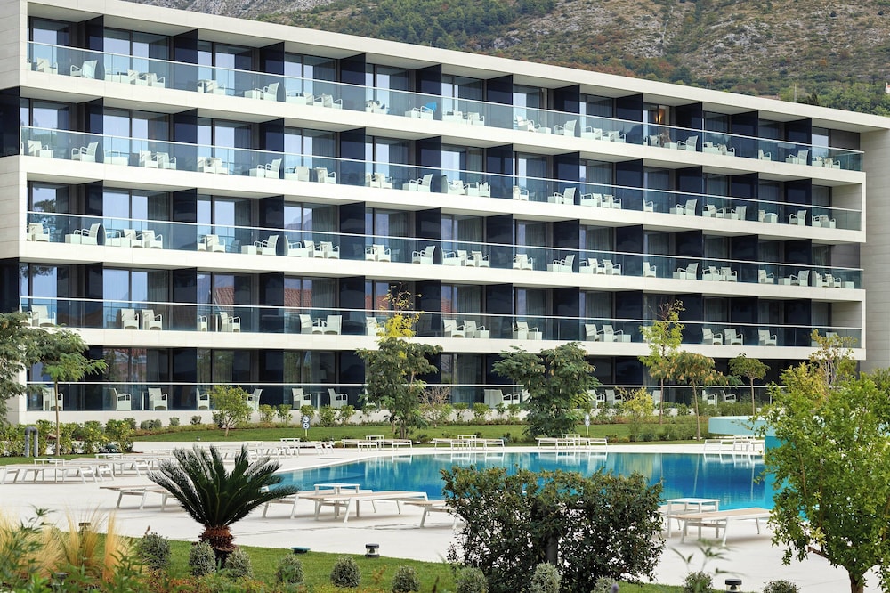 Sheraton Dubrovnik Riviera Hotel — Hotel building in Srebreno, Dubrovnik-Neretva