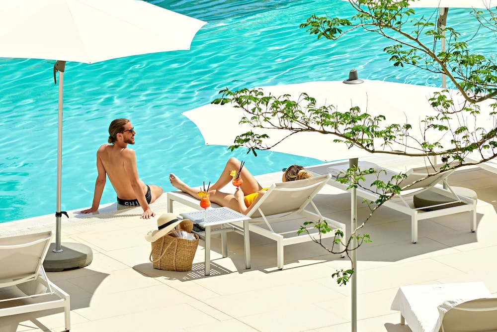 Sheraton Dubrovnik Riviera Hotel — Beach in Srebreno, Dubrovnik-Neretva