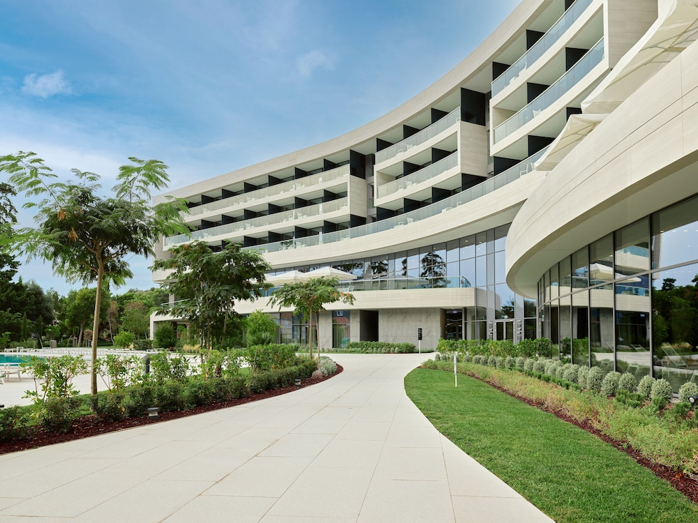 Sheraton Dubrovnik Riviera Hotel — Hotel building in Srebreno, Dubrovnik-Neretva
