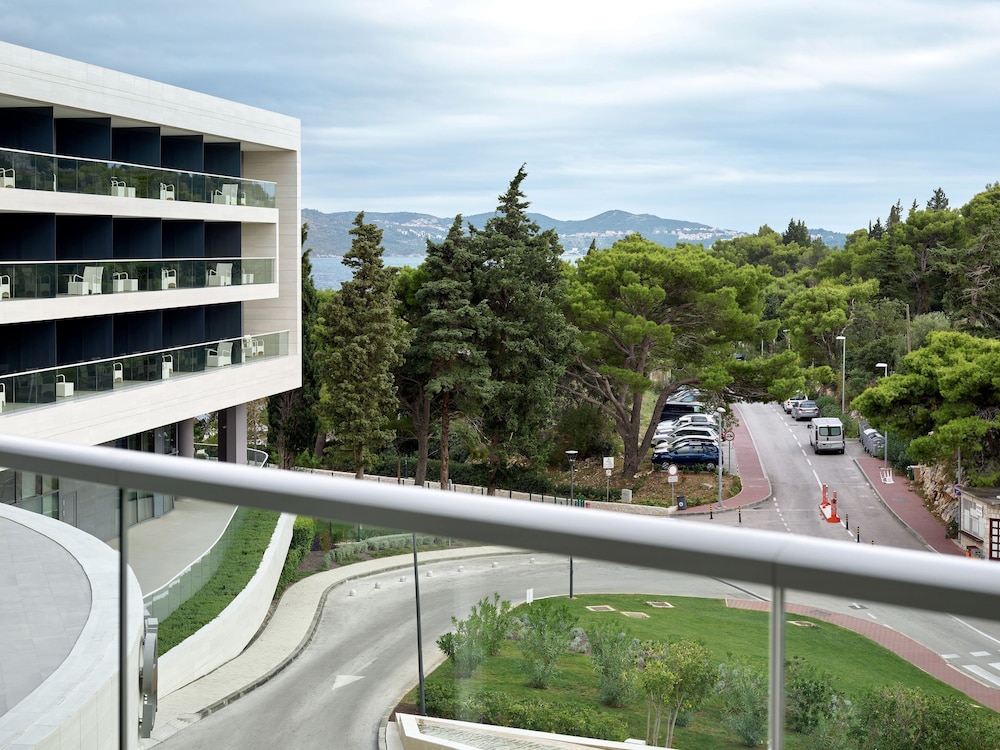 Sheraton Dubrovnik Riviera Hotel — Hotel building in Srebreno, Dubrovnik-Neretva