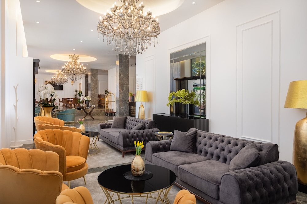 Hotel Corner — Hotel building in Split, Split-Dalmatia