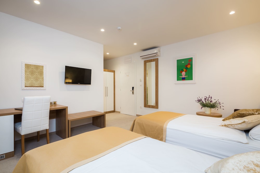 Hotel Corner — Hotel rooms in Split, Split-Dalmatia