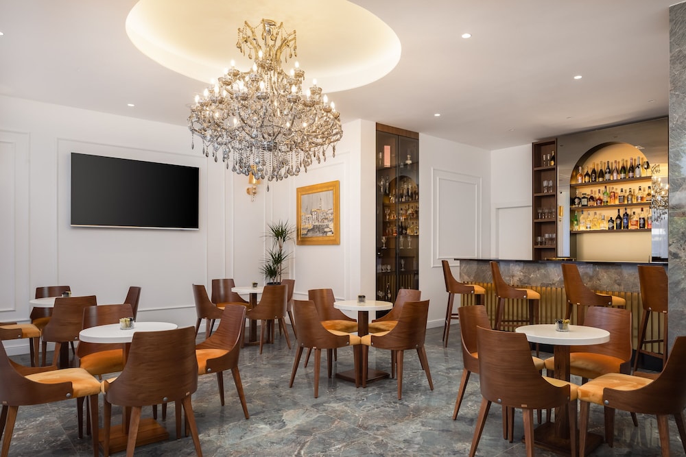 Hotel Corner — Restaurant & bars in Split, Split-Dalmatia