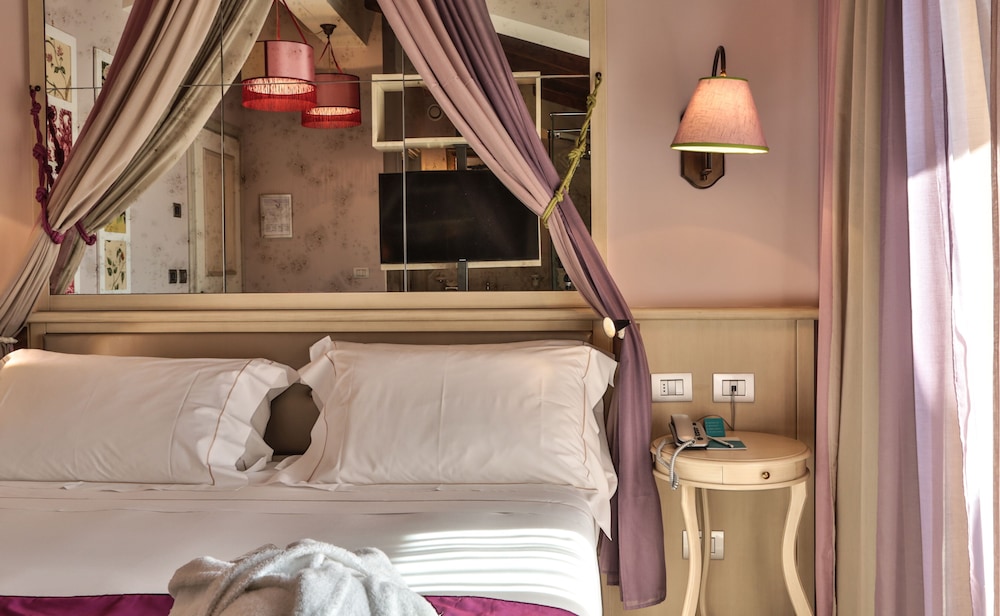 Hotel Ville sull'Arno - Preferred Hotels & Resorts — Hotel rooms in Florence, Tuscany