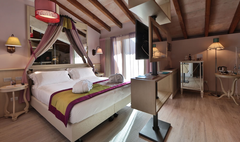 Hotel Ville sull'Arno - Preferred Hotels & Resorts — Hotel rooms in Florence, Tuscany