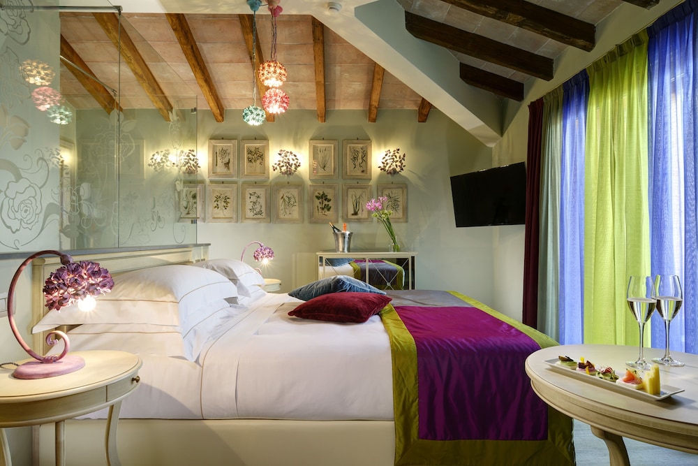 Hotel Ville sull'Arno - Preferred Hotels & Resorts — Hotel rooms in Florence, Tuscany