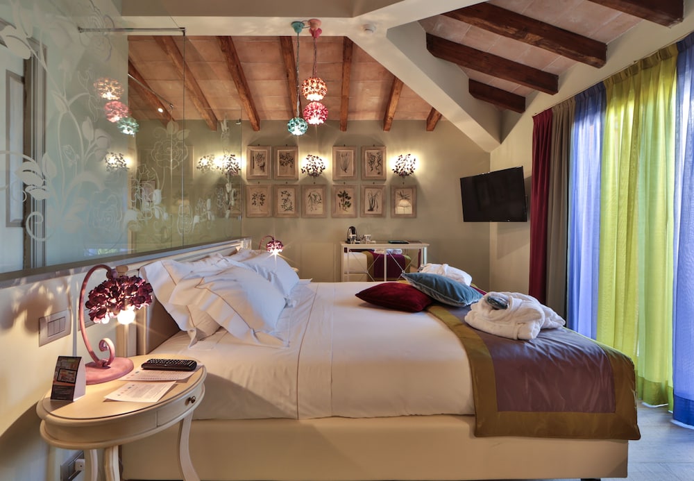 Hotel Ville sull'Arno - Preferred Hotels & Resorts — Hotel rooms in Florence, Tuscany