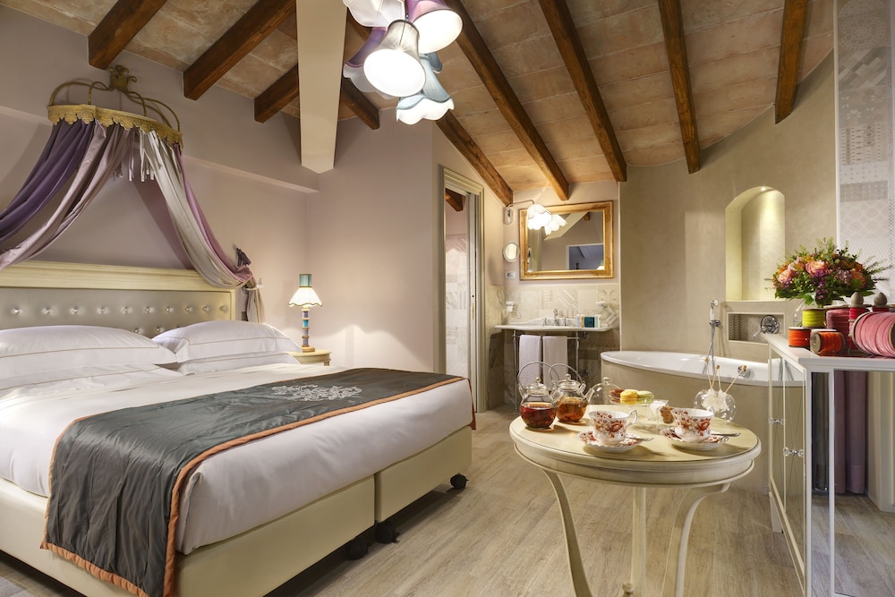Hotel Ville sull'Arno - Preferred Hotels & Resorts — Hotel rooms in Florence, Tuscany
