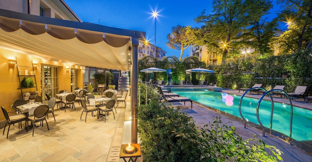 Hotel Ville sull'Arno - Preferred Hotels & Resorts — Swimming pool in Florence, Tuscany