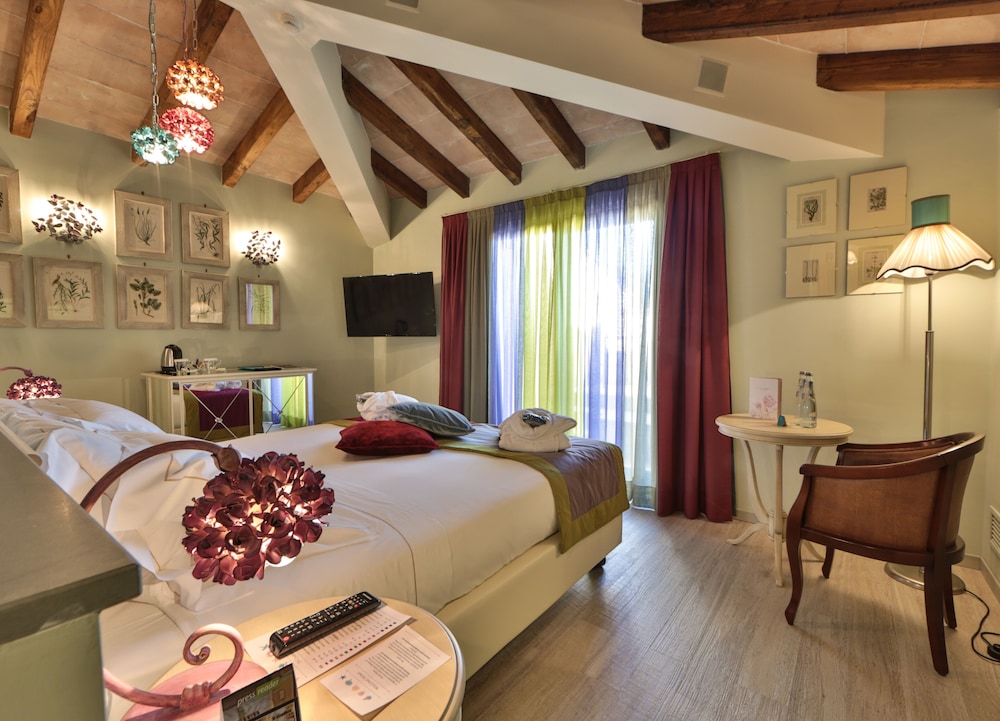 Hotel Ville sull'Arno - Preferred Hotels & Resorts — Hotel rooms in Florence, Tuscany