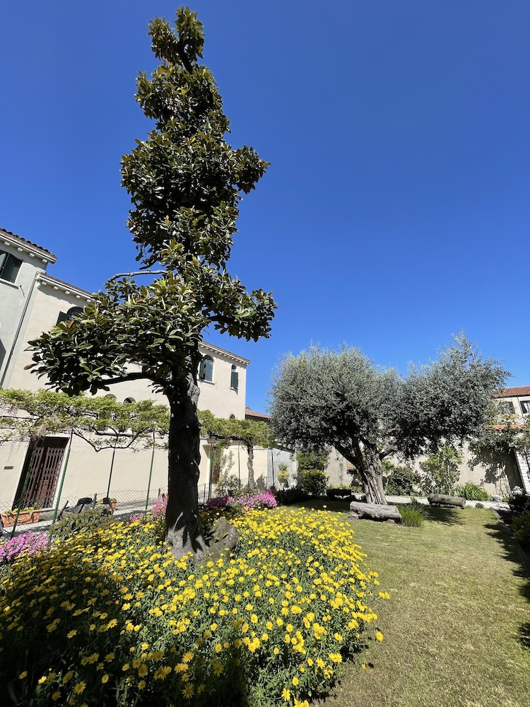 Casa Caburlotto — Hotel building in Venice, Veneto