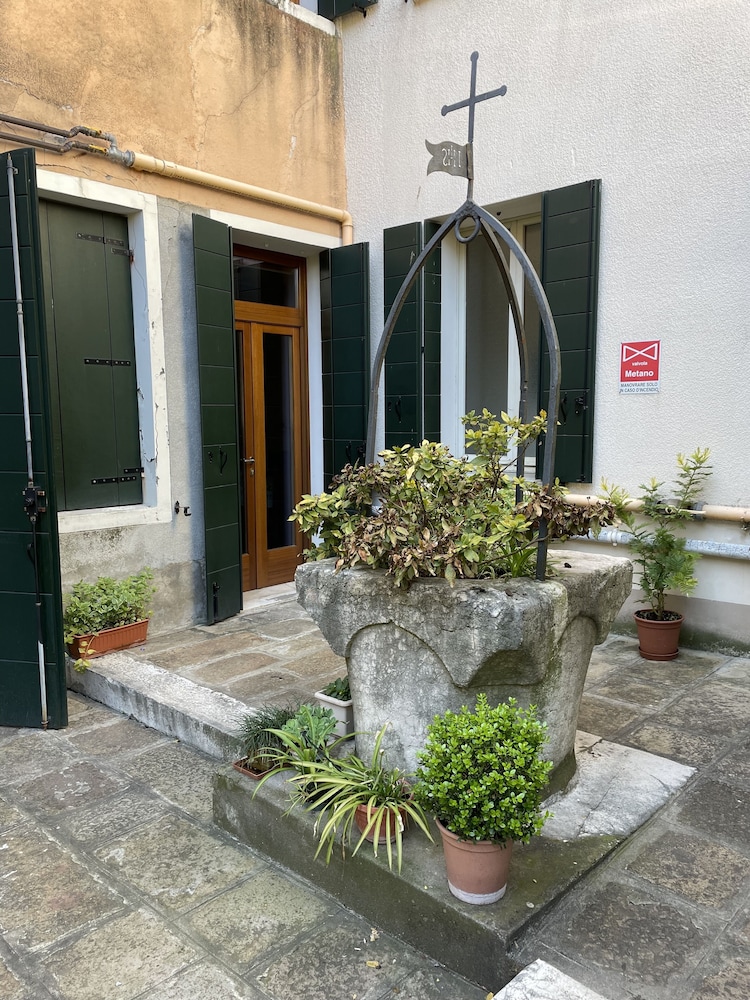 Casa Caburlotto — Hotel building in Venice, Veneto
