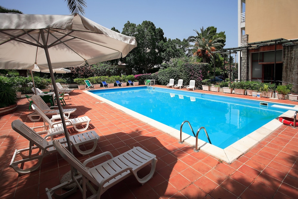 Hotel Conchiglia D'oro — Swimming pool in Palermo, Sicily