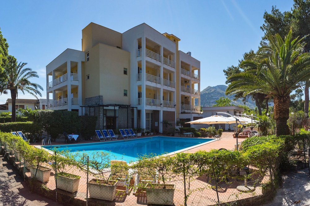 Hotel Conchiglia D'oro — Swimming pool in Palermo, Sicily