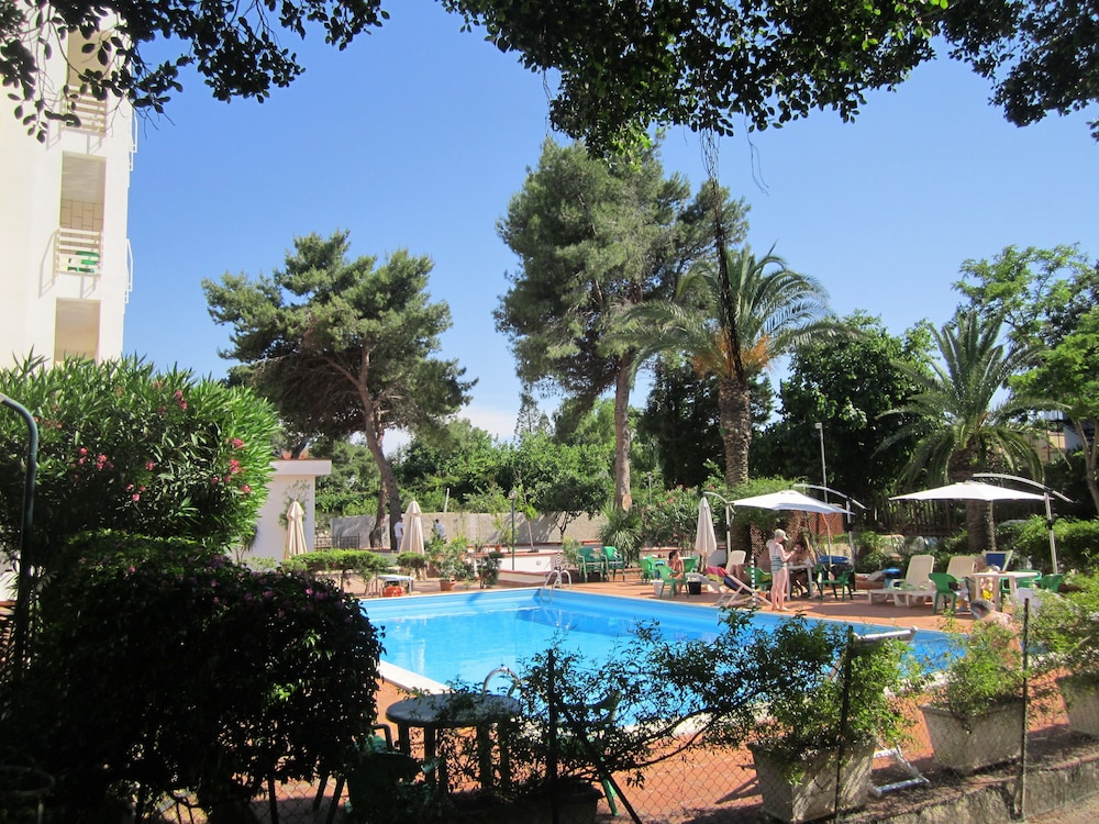Hotel Conchiglia D'oro — Swimming pool in Palermo, Sicily