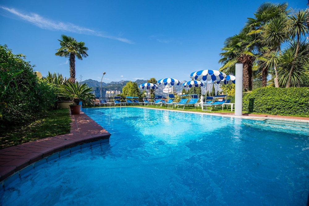 Hotel Cristallo — Swimming pool in Malcesine, Veneto