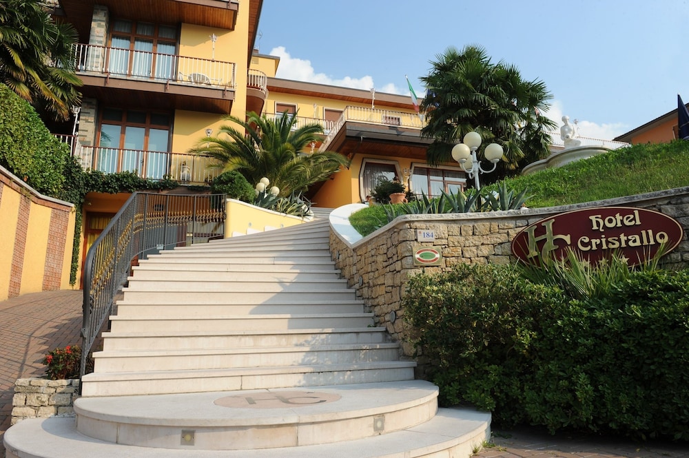 Hotel Cristallo — Hotel building in Malcesine, Veneto