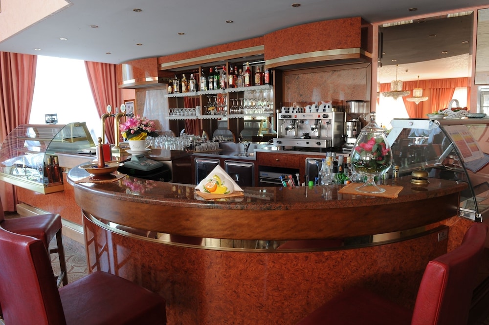 Hotel Cristallo — Restaurant & bars in Malcesine, Veneto