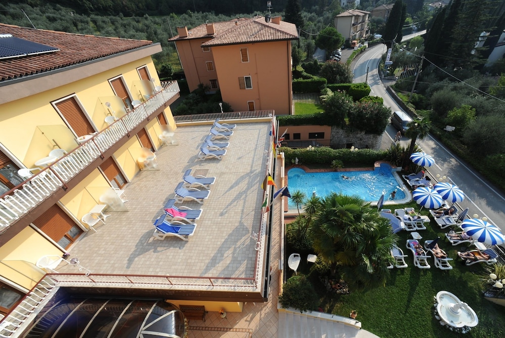 Hotel Cristallo — Swimming pool in Malcesine, Veneto